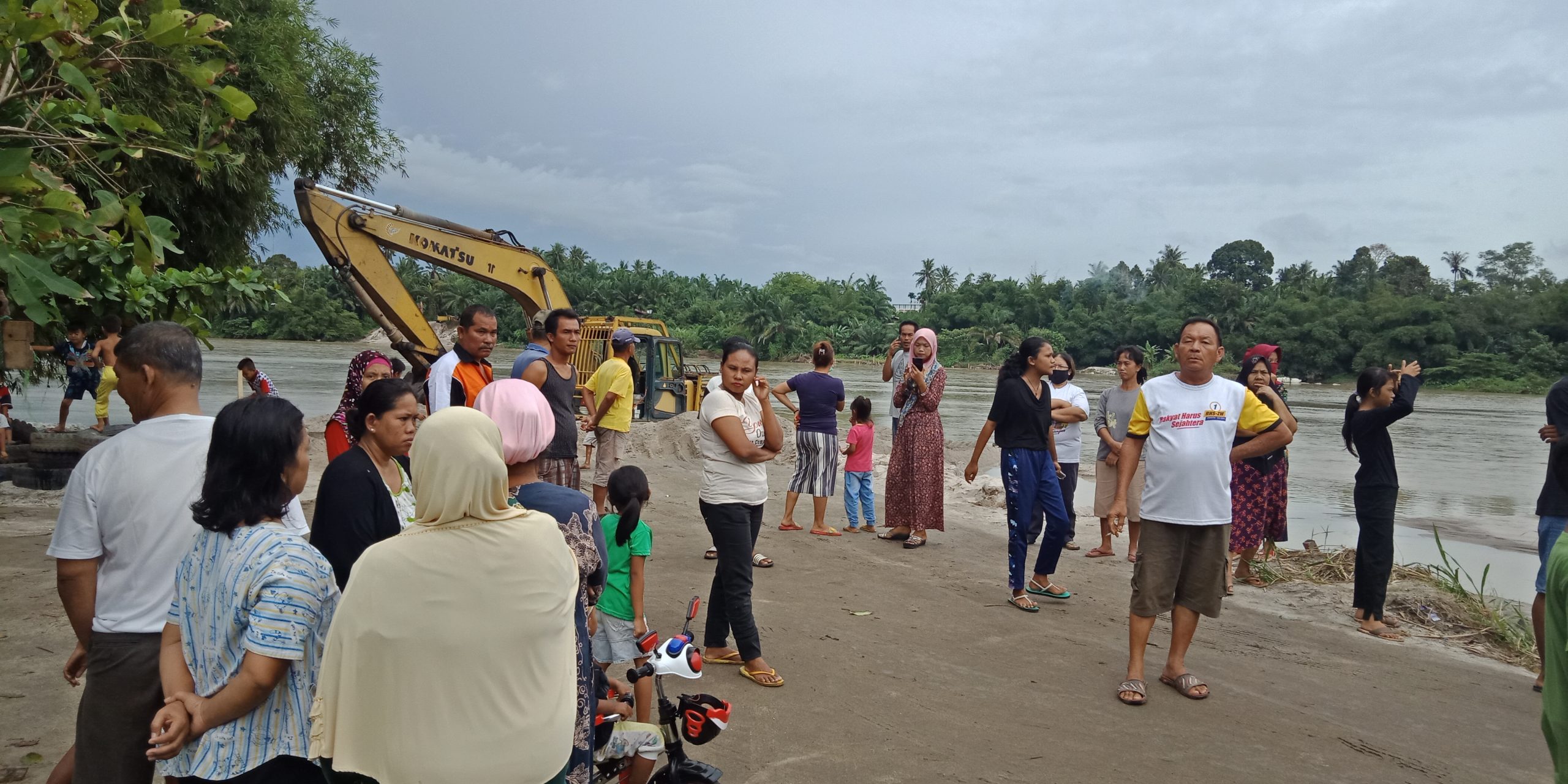 Warga Simponi Perdagangan I,Tutup Tangkahan Pasir Abd Rahman