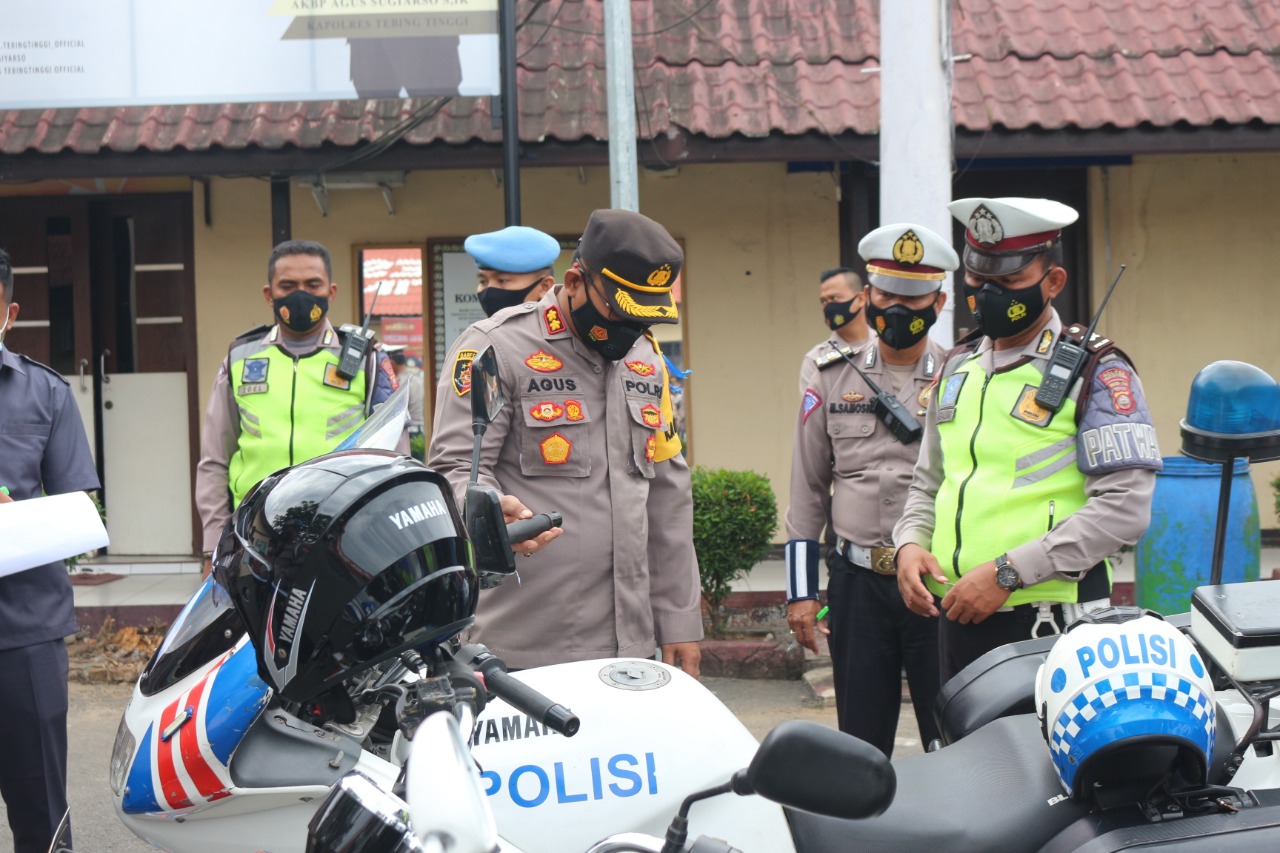 Kapolres AKBP Agus Sugiyarso Cek Berkala Kendaraan Dinas Personil Polisi Resort Tebingtinggi