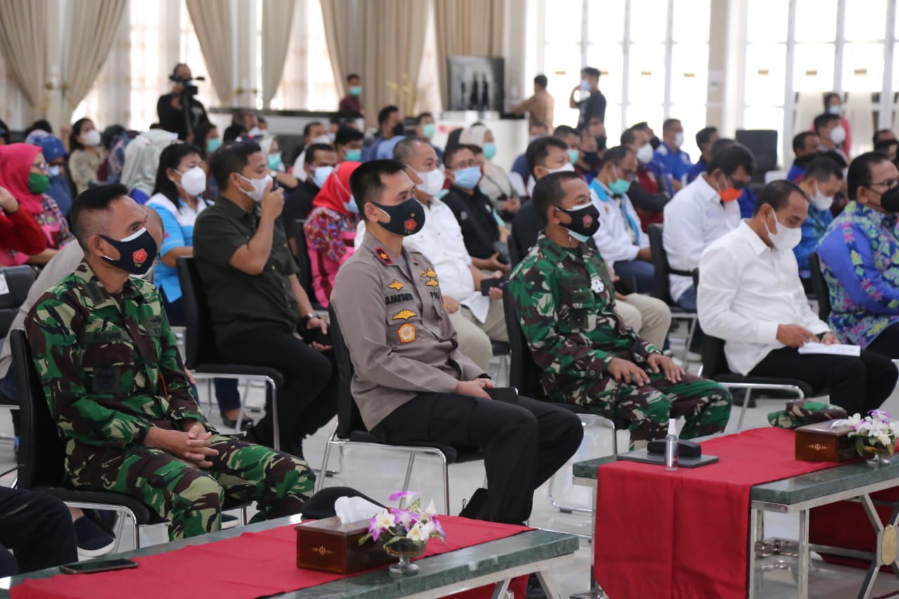 Peringatan May Day, Poldasu Salurkan 4.000 Paket Sembako kepada 49 Elemen Serikat Buruh di Sumut |