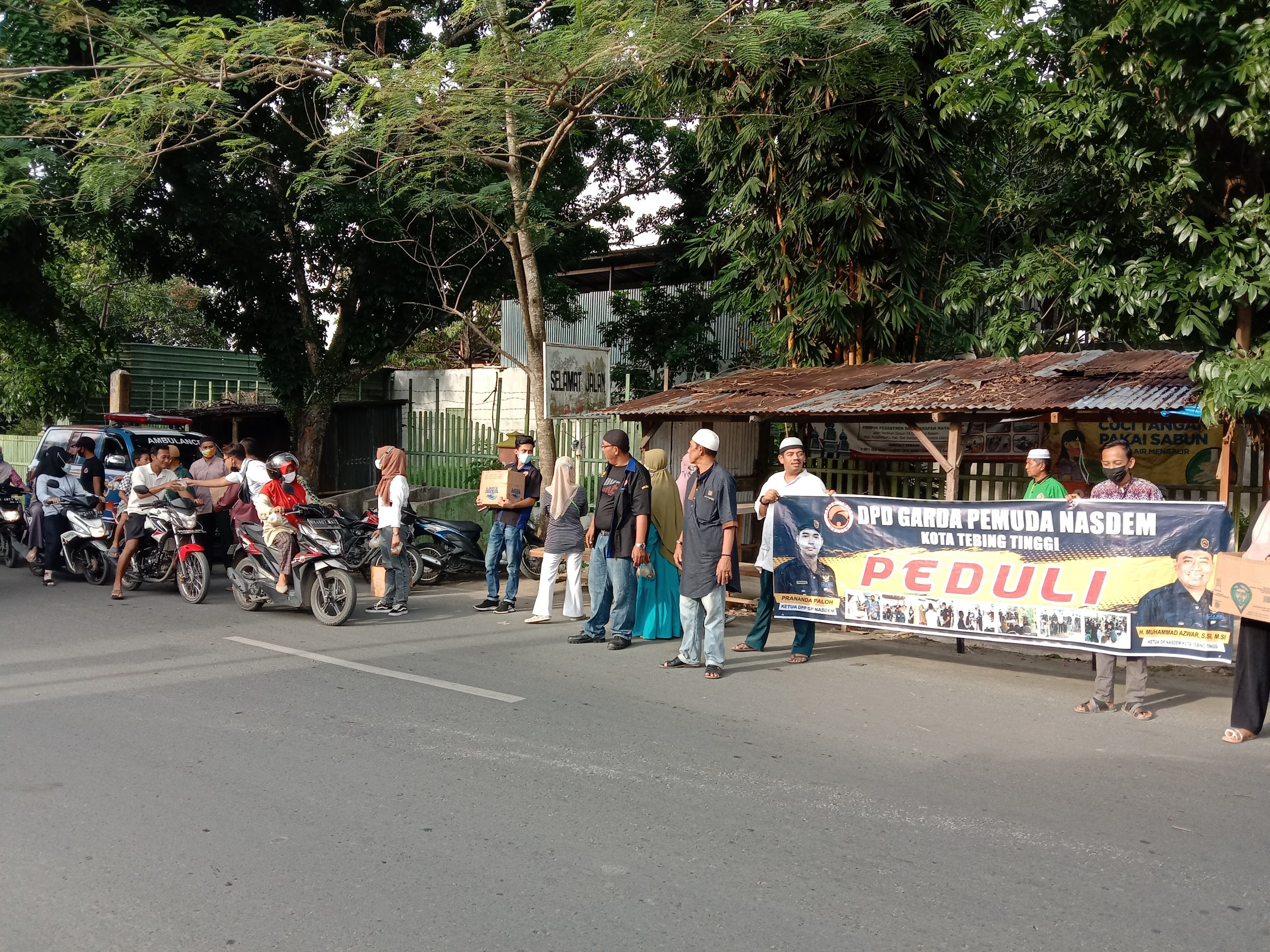 DPC Garda P.NasDem Padang Hilir kota Tebingtinggi Berbagi Takzil Buka Puasa