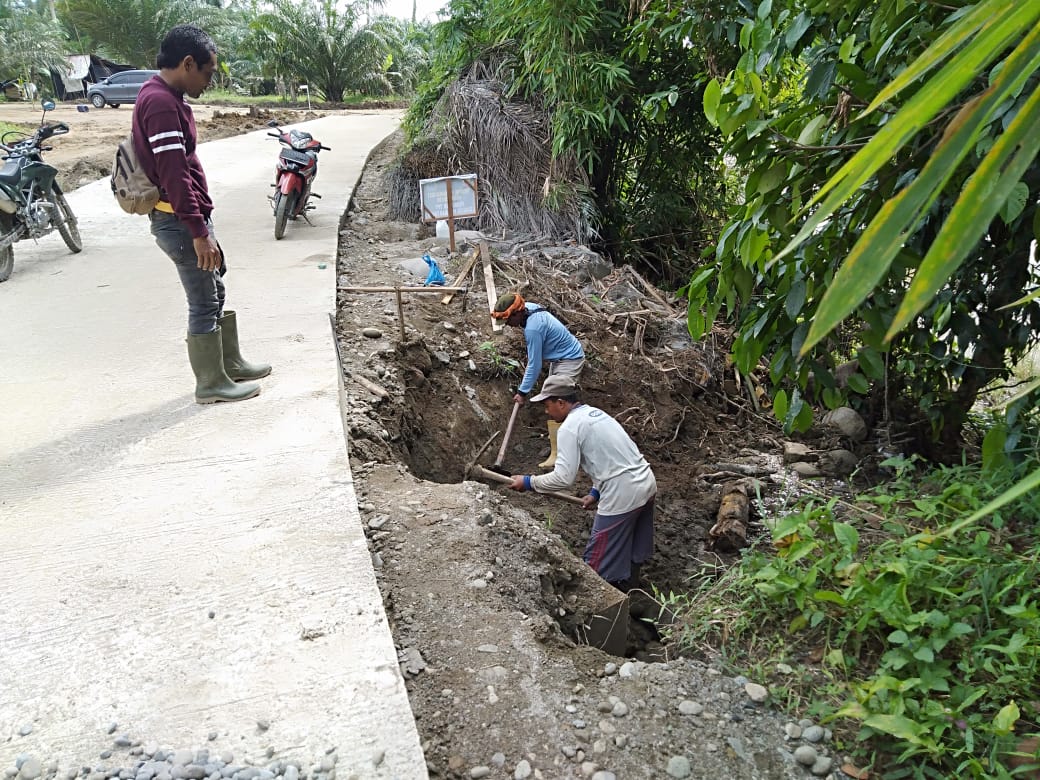 Luar Biasa! Pemasangan Pipa Besi Selesai Dikerjakan |