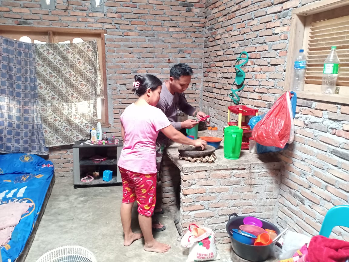 TNI Hadir di Lokasi TMMD, Warga Desa Mabar Dapat Keluarga Baru |