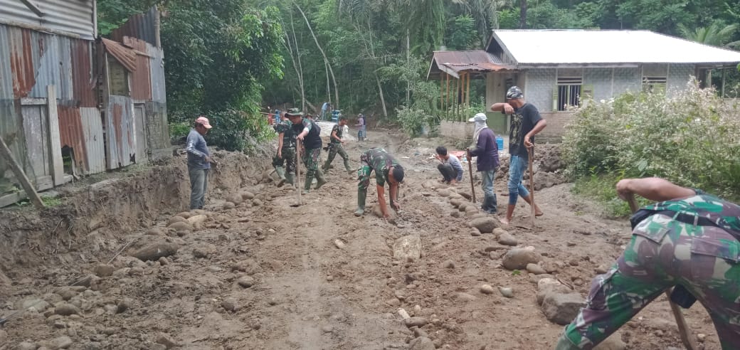 Pengerasan Jalan dengan Sirtu Terus Dipacu Satgas TMMD Kodim 0204/DS
