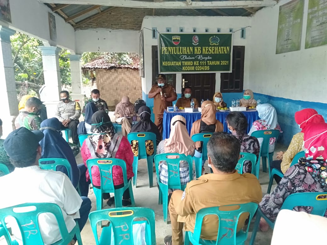 Penyuluhan KB-Kes TMMD Kodim 0204/DS Untuk Membantu Program Pemerintah Kendalikan Pertambahan Penduduk