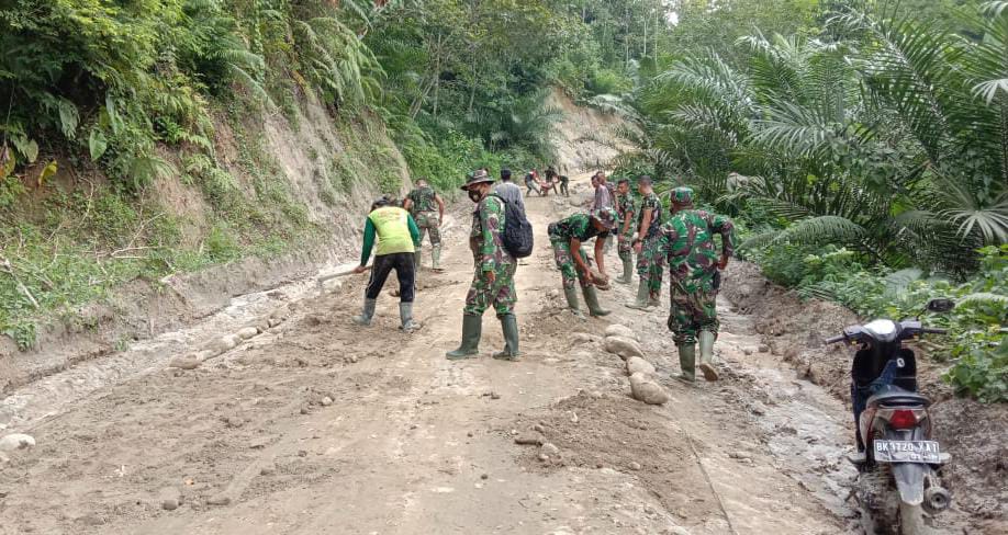 Tersisa 985 Meter Lagi, Satgas Semakin Terpacu Selesaikan Jalan Rigid Beton