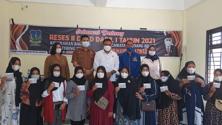 Reses Ke II, Fraksi Nasdem H.M.Azwar, S.Si,MM, Wakil Ketua DPRD Di Barengi Penyerahan Beasiswa Dan Lampu Penerangan Jalan Tenaga Surya