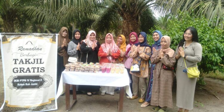 IKBI – PTPN- IV Regional II Kebun Bah Jambi Santuni Anak Yatim Dan Bagi Takjil Pada Warga