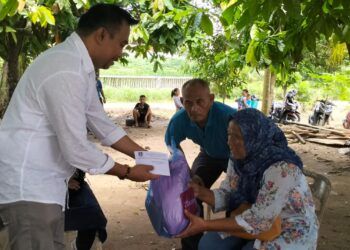 Wakil ketua DPRD kota Tebingtinggi H.M.Azwar Kunjungi Korban Kebakaran Asrama TNI