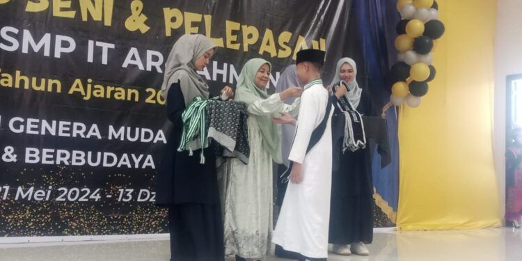 Yayasan SD – SMP IT Ar-Rahman Gelar Pentas Seni dan Pelepasan Siswa/i TA. 2023 – 2024