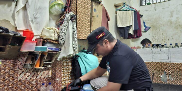 Jaga Keamanan dan Ketertiban, Lapas Pancur Batu Laksanakan Penggeledahan Rutin Kamar Hunian WBP