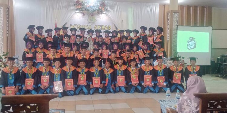 PonPes Ma’rifatul Hikmah Gelar Wisuda Akbar TP 2023/2024