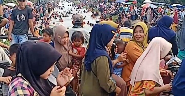 Wisatawan Irigasi Bajayu Membludak, Ada Yang Datang Dari Luar Daerah