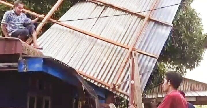 Puting Beliung Rusak Rumah Warga di Tebing Tinggi