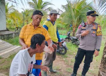 Polsek Delta Pawan Respon Cepat, Datangi Aduan Masyarakat Adanya ODGJ Tersesat Di Tengah Rawa