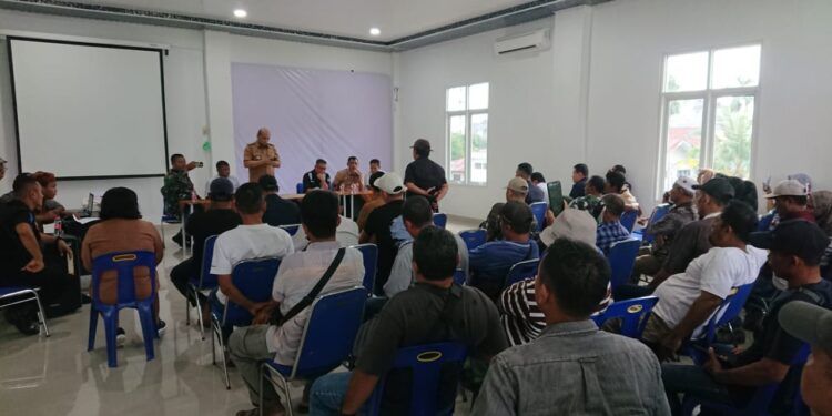 Terkait Sengketa Tanah Di Nagori Perlanaan, Pemerintah Kecamatan Bandar Fasilitas Pertemuan Warga dan PT. KAI