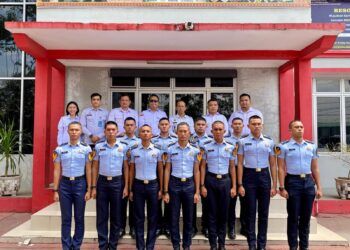 Taruna Poltekip Berikan Kenang – kenangan Berupa Plakat Kepada Lapas Kelas IIA Pancur Batu