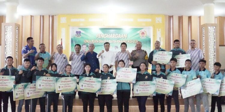 Pemko Tebing Tinggi Berikan Penghargaan Kepada Pelatih Dan Atlit Pelatda Pon XXI ACEH – Sumut 2024