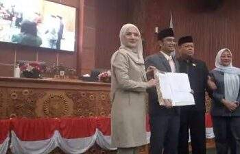 Supian Suri – Chandra Rahmansyah sebagai Wali Kota dan Wakil Wali Kota Terpilih 2025, Ditetapkan DPRD Kota Depok
