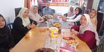 Kediaman Ketua DKR Kota Depok, Silih Berganti Terima Kunjungan Masyarakat Usai Lebaran