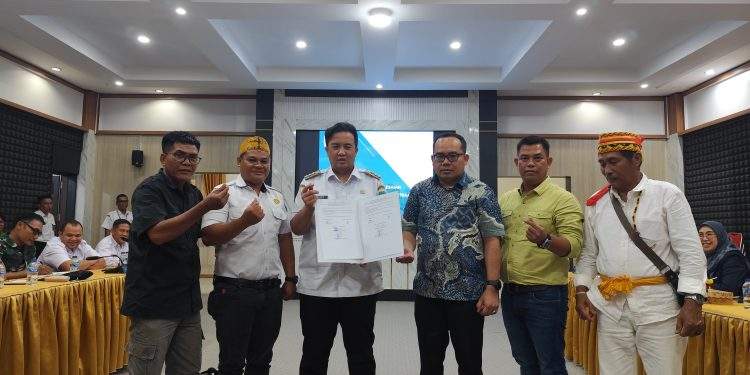 Masyarakat dan Tokoh Adat Apresiasi Kinerja Bupati Lamandau H. Rizky Aditya Putra, S.E., M.M. dalam Mediasi Plasma PT Sawit Lamandau Raya