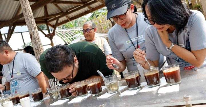 Dari Kebun Kopi Hingga Aksi Nyata, FIFGROUP Perkuat Komitmen Keberlanjutan Lewat Desa Sejahtera Astra di Garut