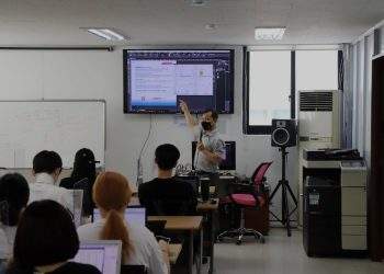 Perbandingan Gaji Dosen Indonesia vs Asia Tenggara 2025: Fakta, Ketimpangan, dan Masa Depan Pendidikan Tinggi