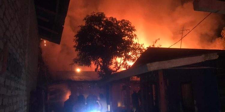 Kebakaran kembali terjadi di Kota Padang.