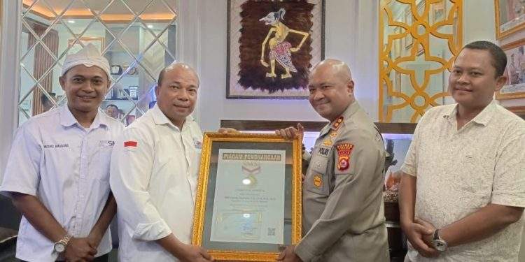 SMSI Banten Nobatkan AKBP Condro Sasongko Sebagai “Sahabat Pers Indonesia”