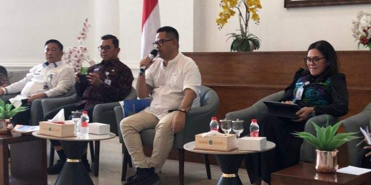 Kadisdik Sumut Utus “Anak Main” Beri Keterangan Pers Di Kantor Gubsu  