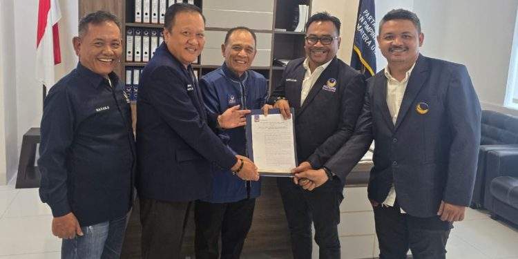 H.M.Azwar S.S.I, M.M Terima SK Pimpin DPD Partai Nasdem Kota Tebingtinggi