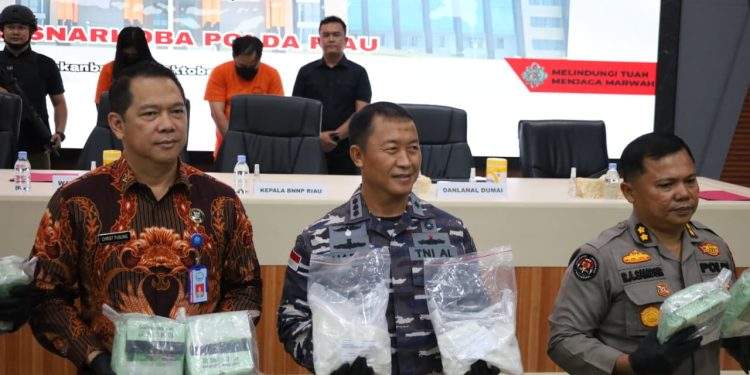 Sinergi Polda Riau dan Lanal Dumai Gagalkan Penyelundupan 30 Kilogram Sabu di Pelabuhan Roro Dumai