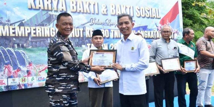 TNI AL Gelar Karya Bakti dan Bakti Sosial di Tanah Laut Kalsel