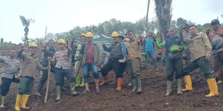 Perhutani Bandung Utara dan Polri Gelar Penanaman Jagung Dukung Ketahanan Pangan