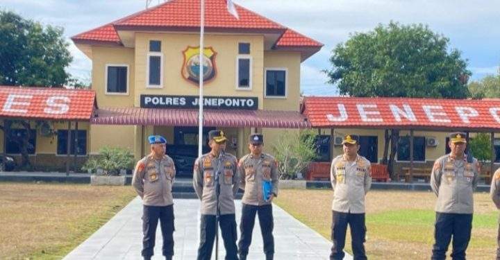 Kapolres Jeneponto Pimpin Apel Pagi, Tekankan Kedisiplinan dan Pelayanan Prima