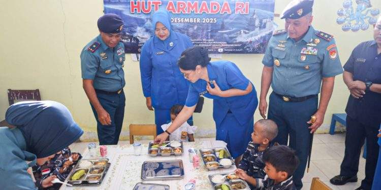 Dankodaeral IX Tinjau Makan Bergizi Gratis Siswa/Siswi Yayasan Hang Tuah Cabang Ambon dan Gelar Doa Bersama Jelang Hari Armada RI