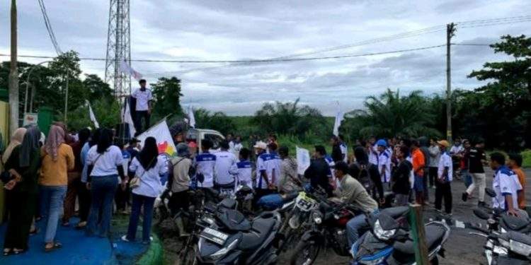 Aksi Solidaritas Melawan PHK Sepihak, Masing-masing Peserta Bawa Keluarga 