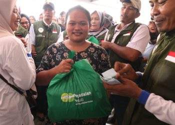 98 Resolution Network, PT Pegadaian, SP Pegadaian, dan Ikatan Pemulung Indonesia Bagikan 1000 Paket Sembako di Bantar Gebang