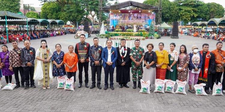 Hadiri Perayaan Natal Oikumene,Wali Kota Ajak Umat Kristiani Dukung Dan Sukseskan Program Pemerintah