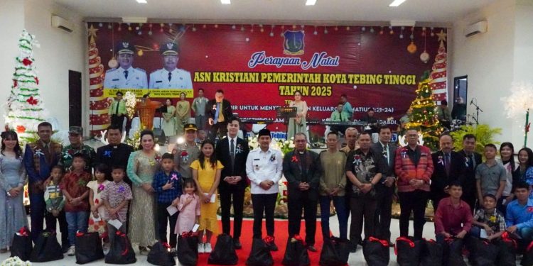Wali KotaTurut Hadir Dalam Perayaan Natal ASN Pemko Tebing Tinggi 2025