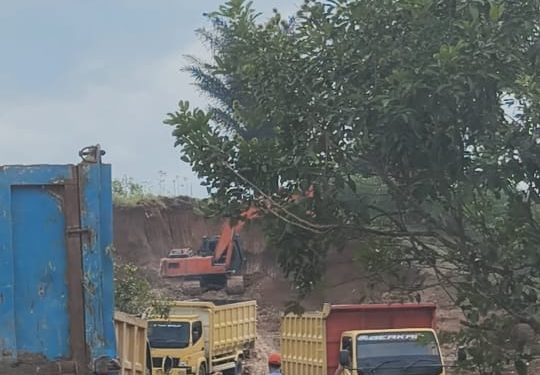 Aktifitas Galian C diduga merusak akses jalan lintasan Warga