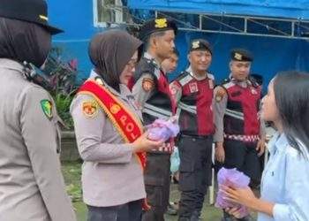 Hadirkan Rasa Aman Jelang Natal dan Tahun Baru, Polwan Polres Gowa Sambangi Gereja
