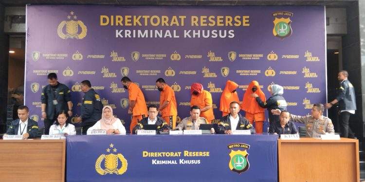 Direktorat Reserse Kriminal Khusus (Ditreskrimsus) Polda Metro Jaya berhasil mengungkap praktik aborsi ilegal yang beroperasi di salah satu apartemen di kawasan Jakarta Timur