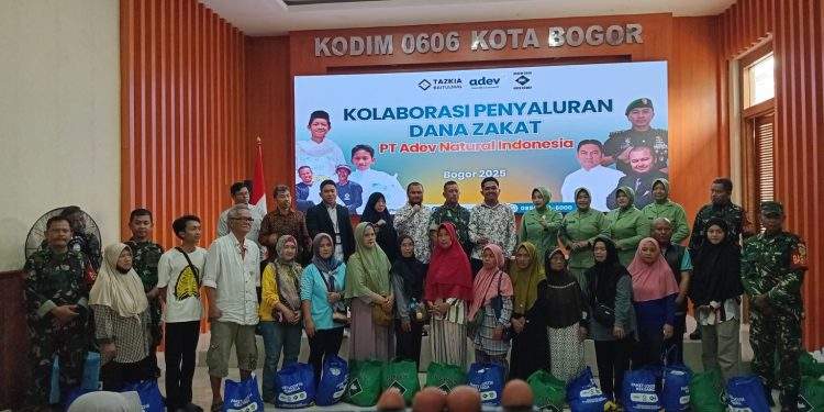 Kodim 0606/Kota Bogor dan PT Adev Bagikan Ribuan Paket Sembako untuk Warga