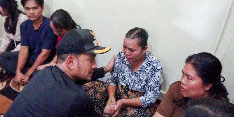 Wali Kota Tebing Tinggi Kunjungi Keluarga Pedagang Pasar Gambir Dan Pasien Rsud