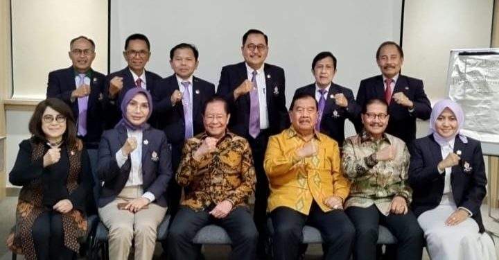GUBERNUR LEMHANNAS RI Dr. H. TB. Ace Hasan Syadzily, M.Si MENERIMA TIM 9 PRESIDIUM FORUM KOMUNIKASI DPD-DPD dan DPA-DPA IKAL LEMHANNAS guna ikut menyukseskan kelanjutan MUNAS V IKAL LEMHANNAS