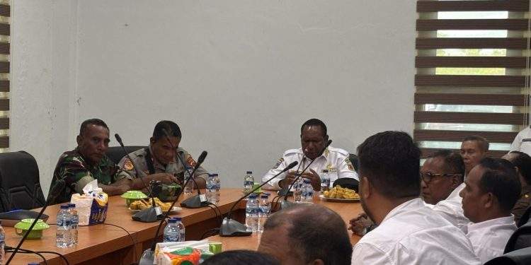 Kecam Penembakan Pesawat Smart Air, Bupati Boven Digoel Roni Omba : Kami Rasakan Dampaknya