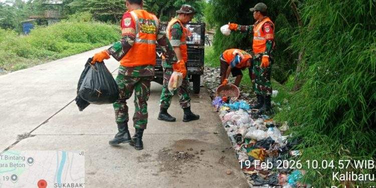 Sampah Tanjung Burung Dibersihkan TNI AD, Himbau Warga Buang Pada Tempatnya