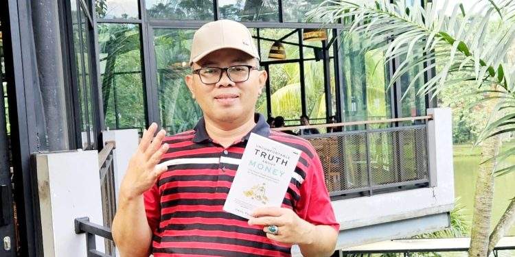 Resensi Buku DIPENJARA UANG ITU MANUSIA MODERN