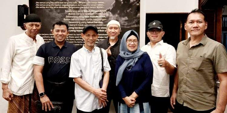 MELAWAN ATAU HANYUT DALAM TEKANAN