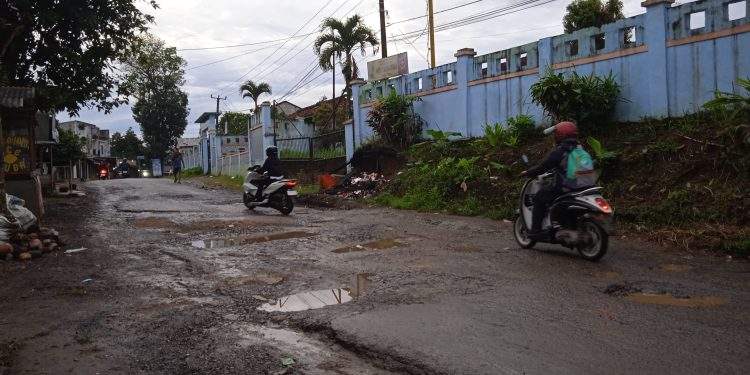 Rawan Kecelakaan Jalan Raya Kalapanunggal Sukabumi Butuh Perhatian Serius